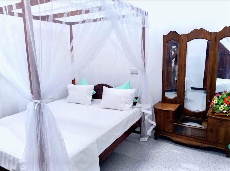 Mount White Villa Unawatuna